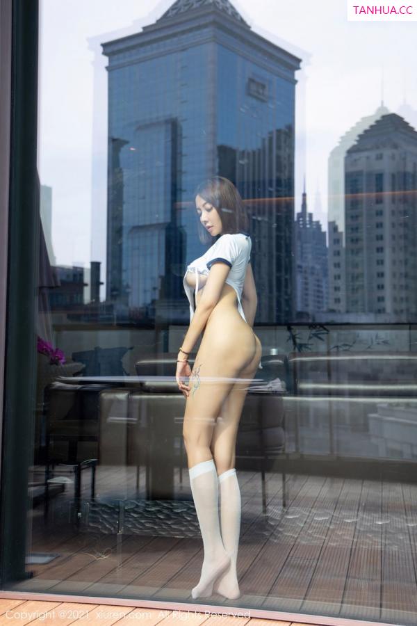 闫雪松 松果儿 短发御姐果儿Victoria 白色连体衣服饰第49张图片